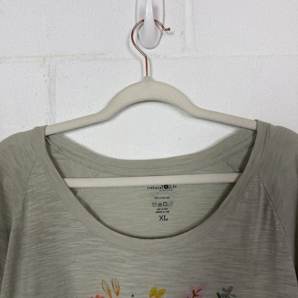 Casual Gray Graphic Tee - Picture 2 of 11